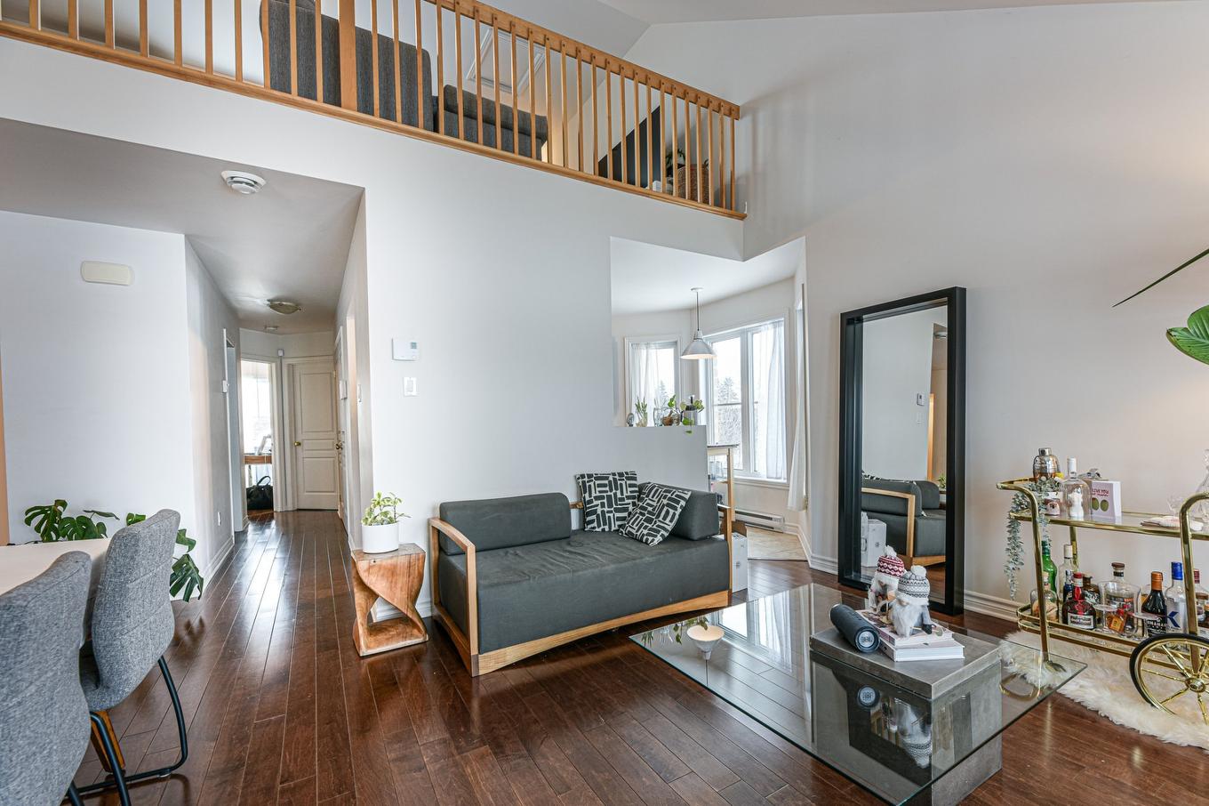 Living room - 2161 Boul. Jean-Paul-Vincent, Longueuil (Le Vieux-Longueuil), QC - Indoor Photo Showing Living Room