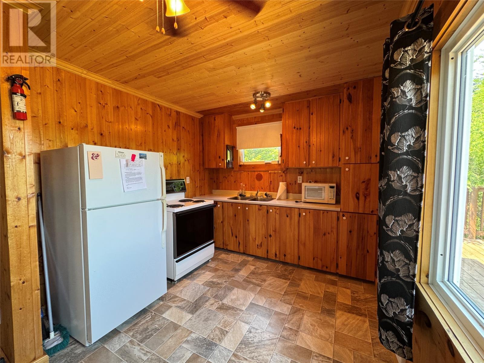 19 Hale'S Mill Road, Hodgewater Line, Makinsons, NL - Indoor Photo Showing Kitchen