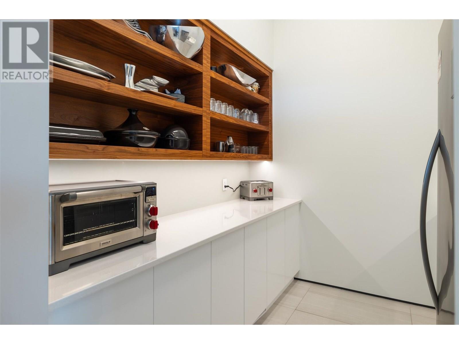 2469 Thacker Drive, West Kelowna, BC - Indoor Photo Showing Kitchen