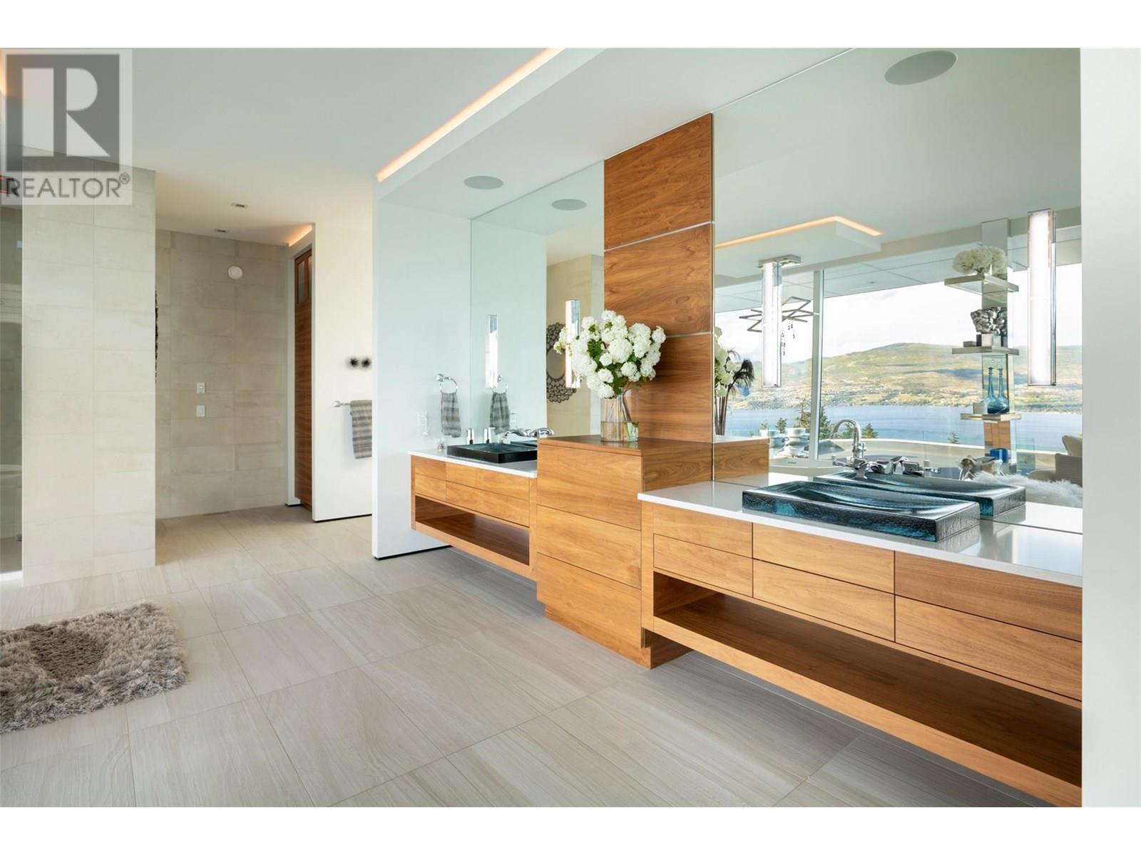 2469 Thacker Drive, West Kelowna, BC - Indoor