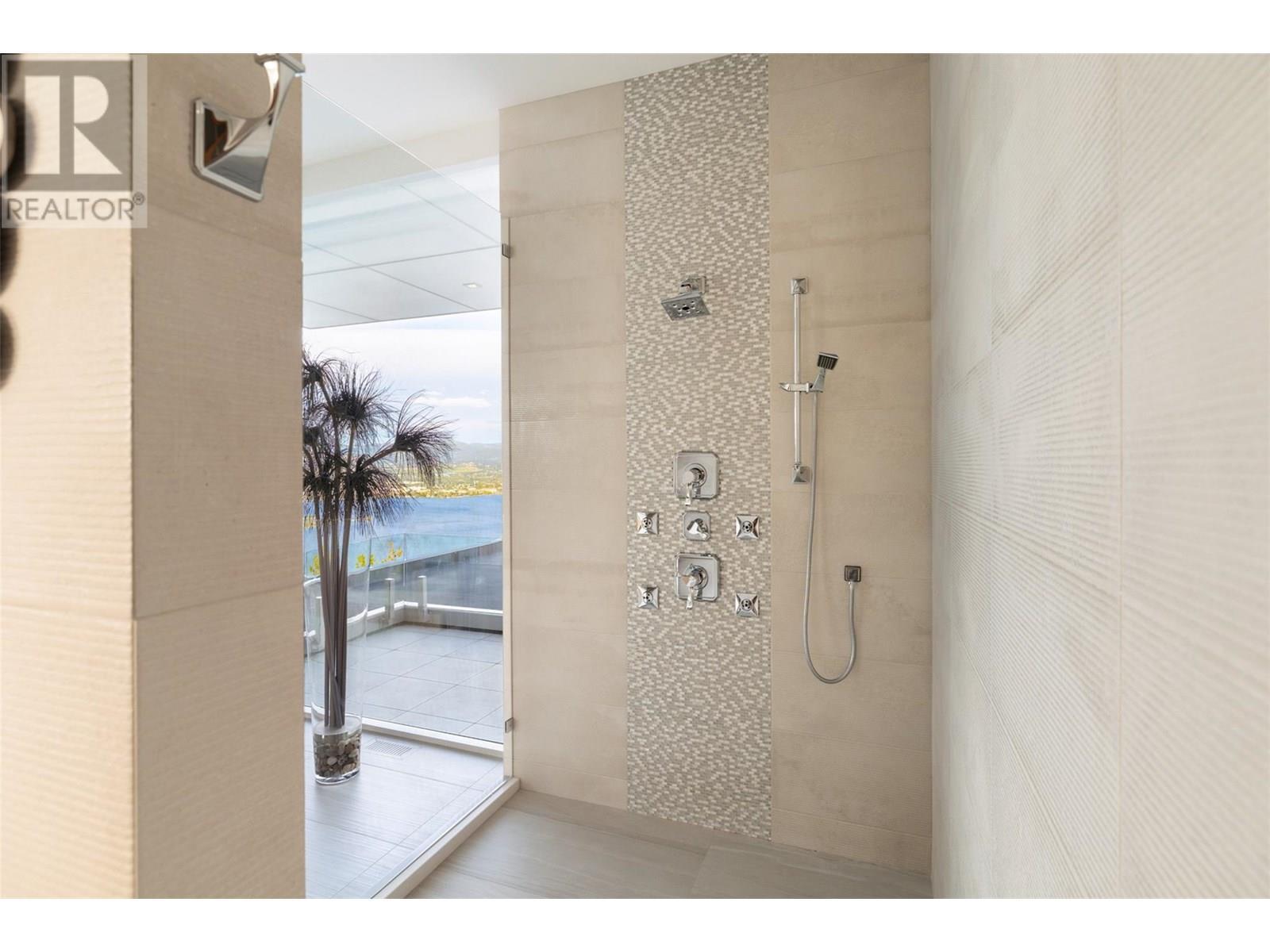 2469 Thacker Drive, West Kelowna, BC - Indoor