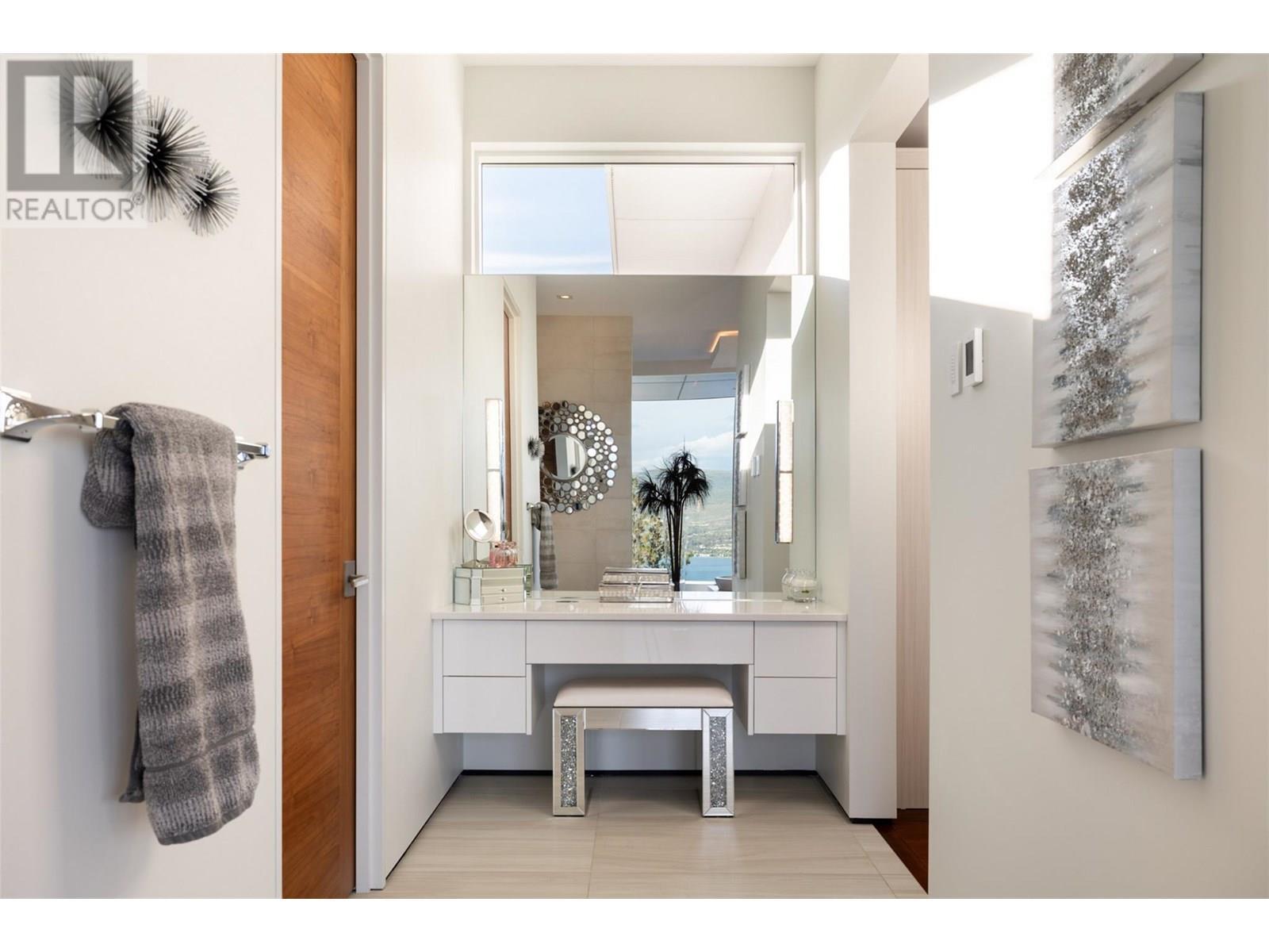 2469 Thacker Drive, West Kelowna, BC - Indoor Photo Showing Bathroom