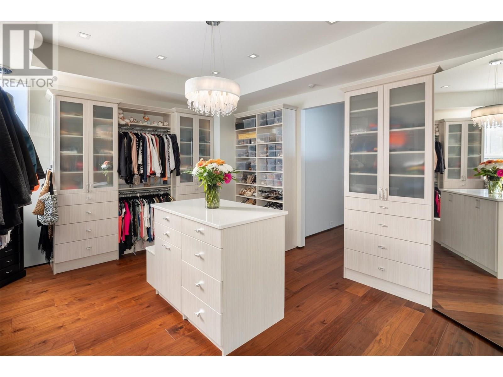 2469 Thacker Drive, West Kelowna, BC - Indoor