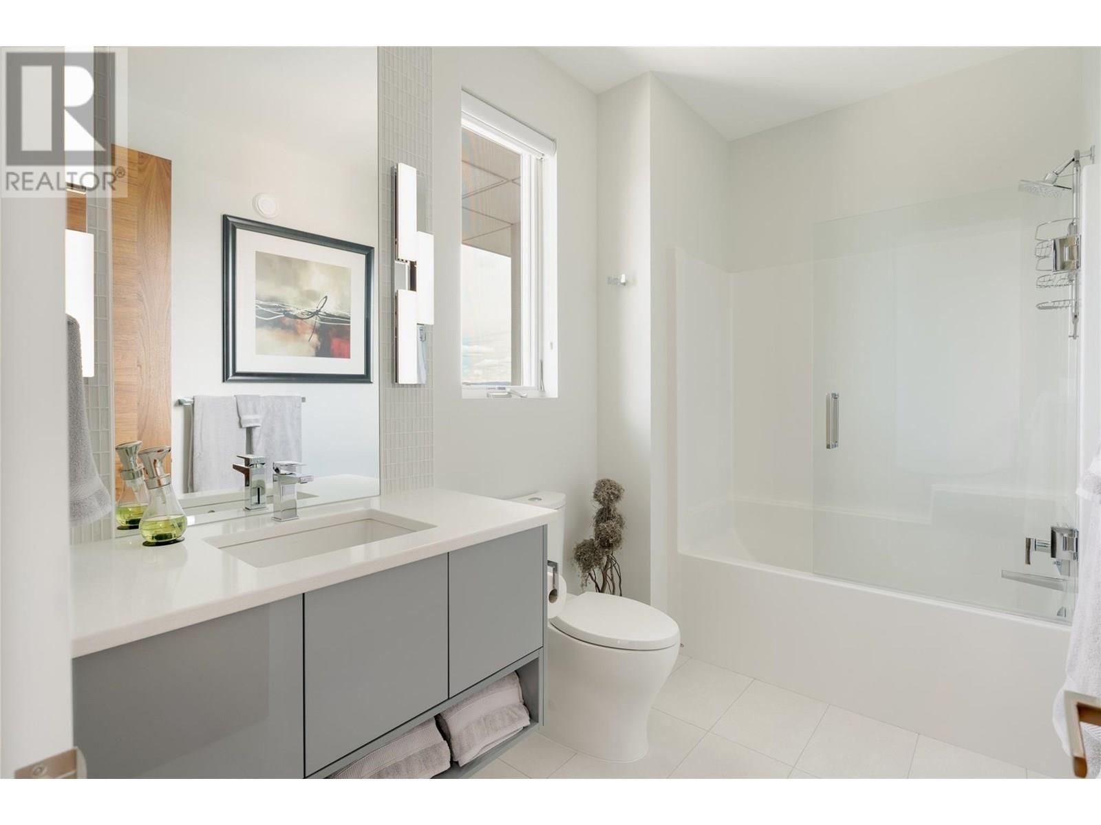 2469 Thacker Drive, West Kelowna, BC - Indoor Photo Showing Bathroom