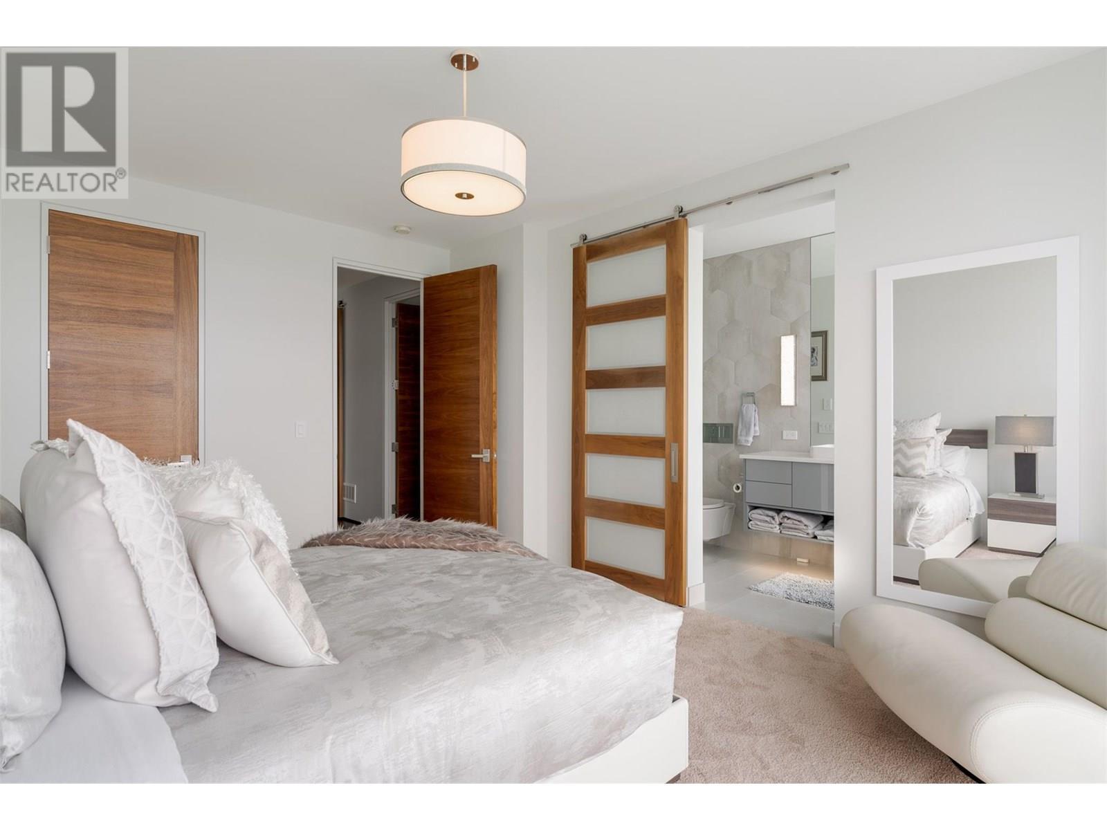 2469 Thacker Drive, West Kelowna, BC - Indoor