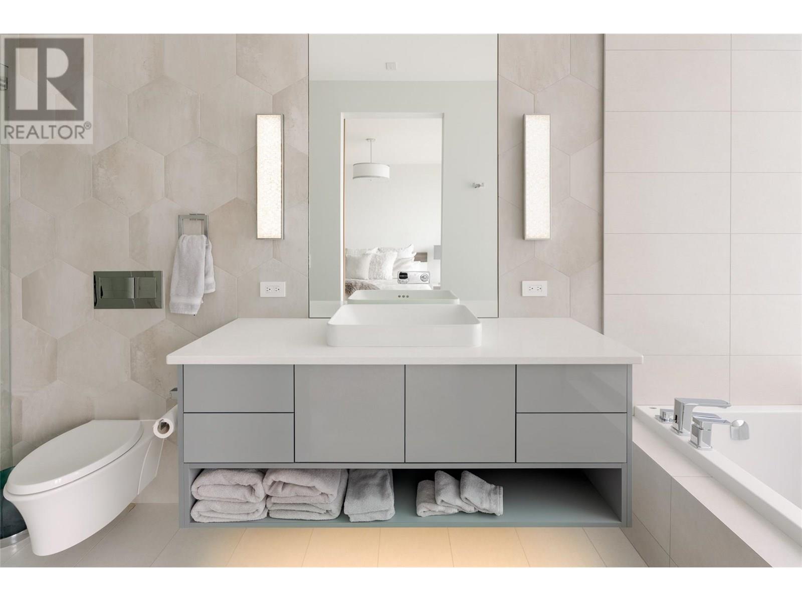 2469 Thacker Drive, West Kelowna, BC - Indoor Photo Showing Bathroom