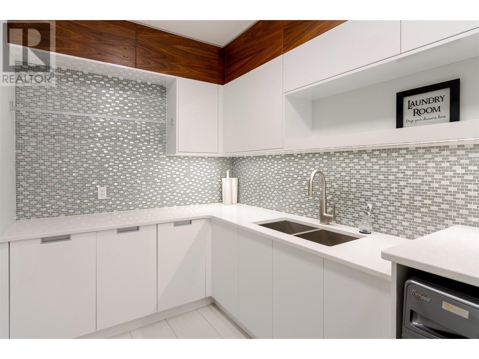 2469 Thacker Drive, West Kelowna, BC - Indoor Photo Showing Kitchen With Double Sink With Upgraded Kitchen