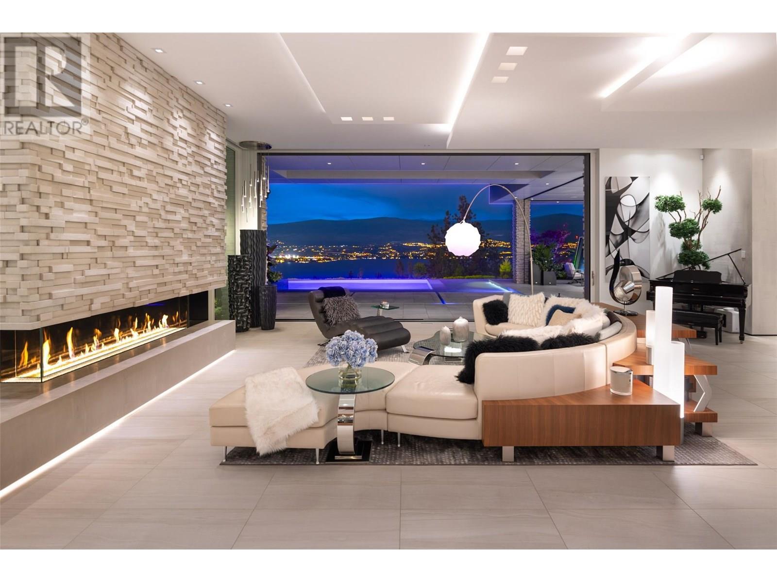 2469 Thacker Drive, West Kelowna, BC - Indoor Photo Showing Other Room