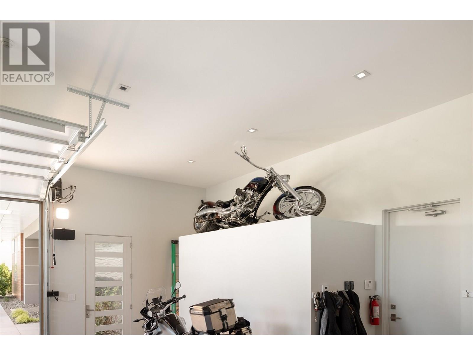 2469 Thacker Drive, West Kelowna, BC - Indoor