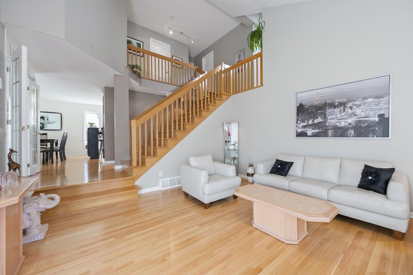 Overall view - 325 Rue Gouin, Saint-Bruno-De-Montarville, QC - Indoor Photo Showing Living Room