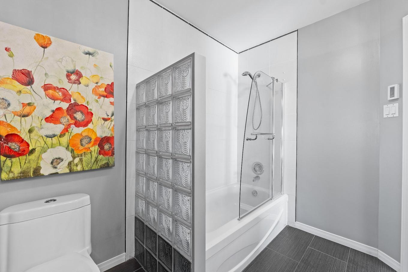 Bathroom - 325 Rue Gouin, Saint-Bruno-De-Montarville, QC - Indoor Photo Showing Bathroom