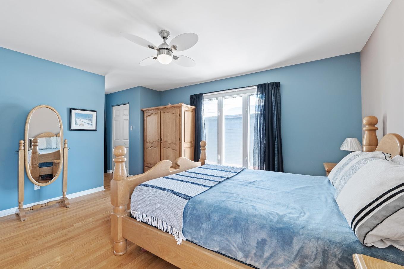 Primary bedroom - 325 Rue Gouin, Saint-Bruno-De-Montarville, QC - Indoor Photo Showing Bedroom