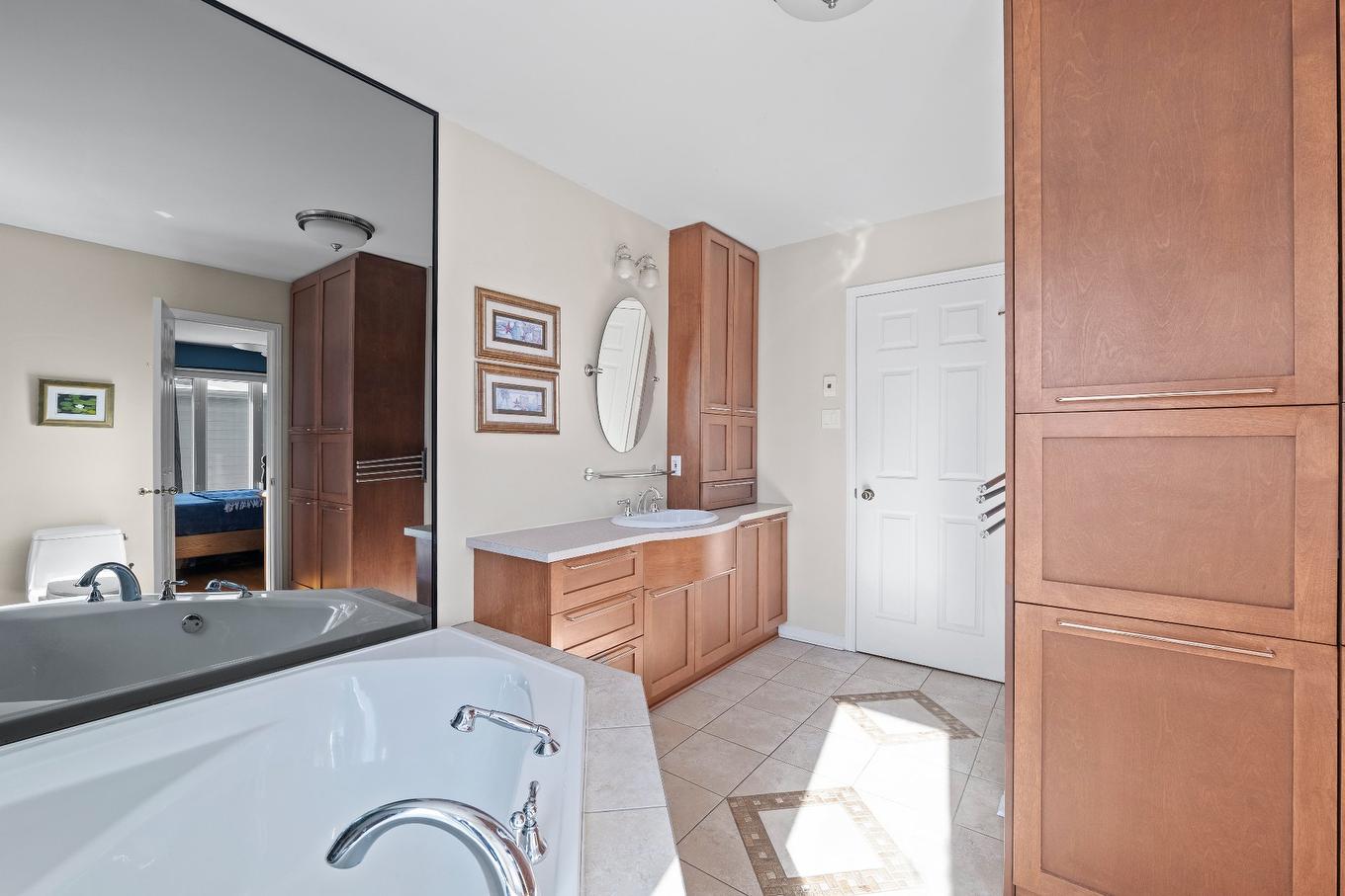 Ensuite bathroom - 325 Rue Gouin, Saint-Bruno-De-Montarville, QC - Indoor Photo Showing Bathroom