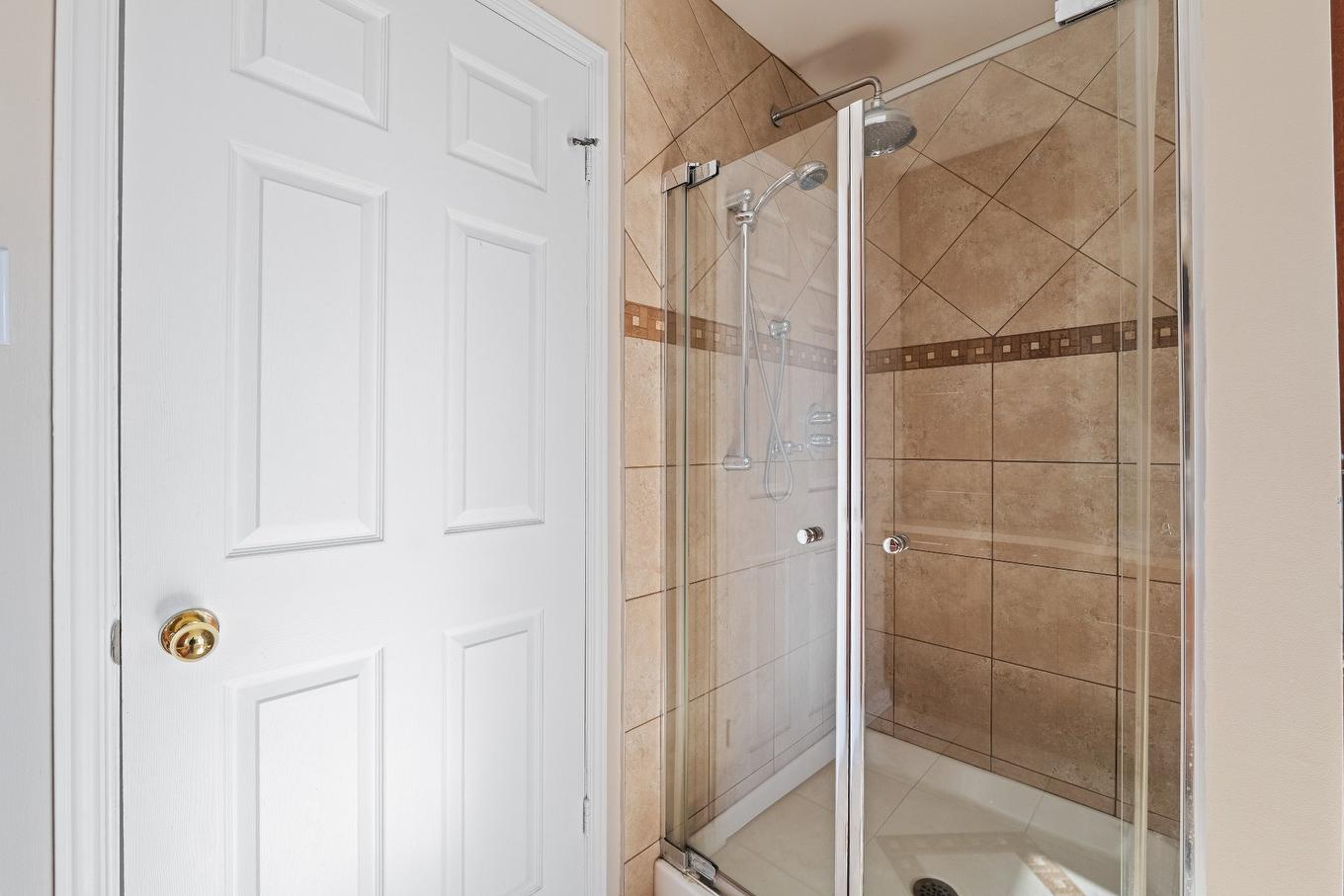 Ensuite bathroom - 325 Rue Gouin, Saint-Bruno-De-Montarville, QC - Indoor Photo Showing Bathroom