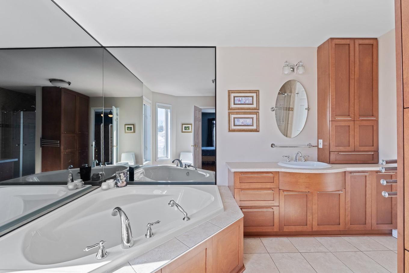 Ensuite bathroom - 325 Rue Gouin, Saint-Bruno-De-Montarville, QC - Indoor Photo Showing Bathroom