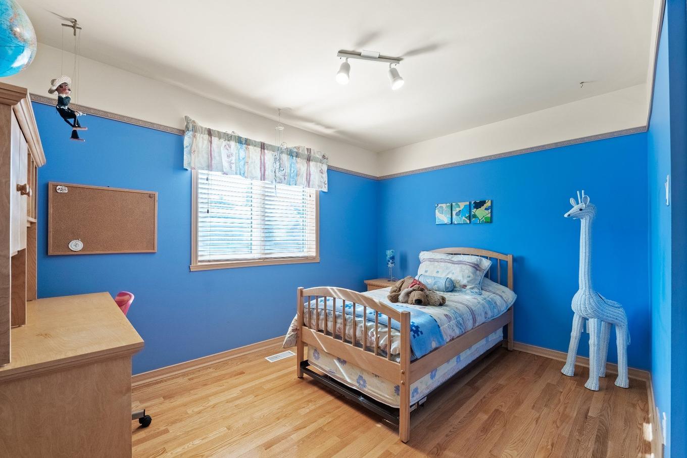 Bedroom - 325 Rue Gouin, Saint-Bruno-De-Montarville, QC - Indoor Photo Showing Bedroom