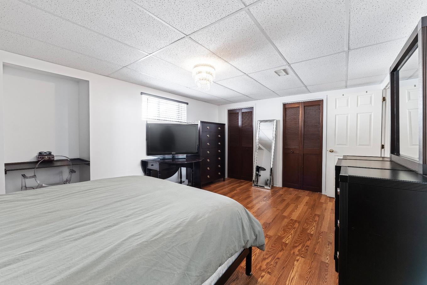 Bedroom - 325 Rue Gouin, Saint-Bruno-De-Montarville, QC - Indoor Photo Showing Bedroom