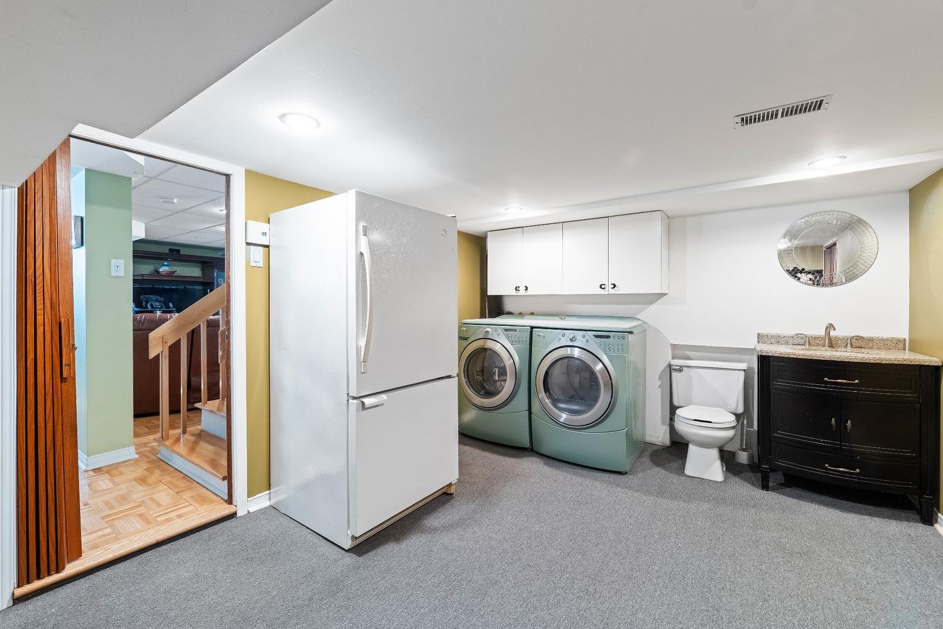 Powder room - 325 Rue Gouin, Saint-Bruno-De-Montarville, QC - Indoor Photo Showing Laundry Room