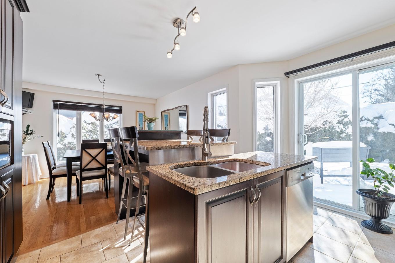 Kitchen - 325 Rue Gouin, Saint-Bruno-De-Montarville, QC - Indoor Photo Showing Kitchen With Double Sink