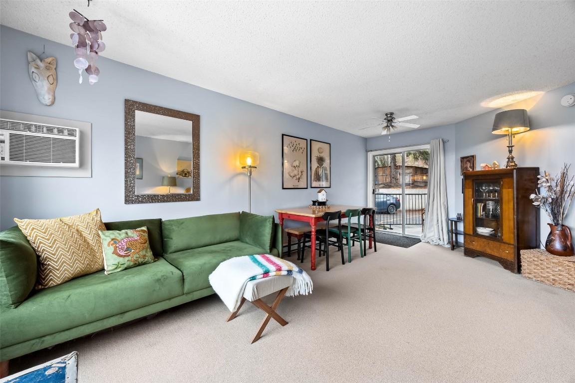 3-1089 Mcmurdo Drive, Kamloops, BC - Indoor Photo Showing Living Room