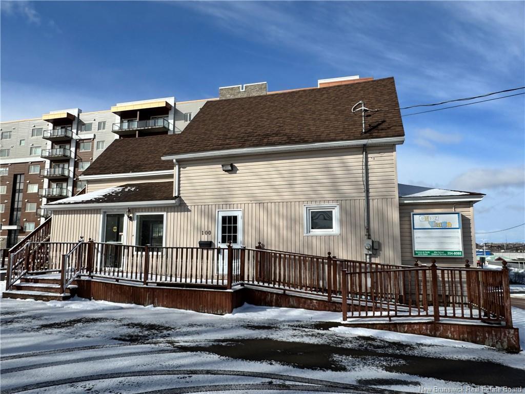 100 Sunset Ave, Dieppe, NB