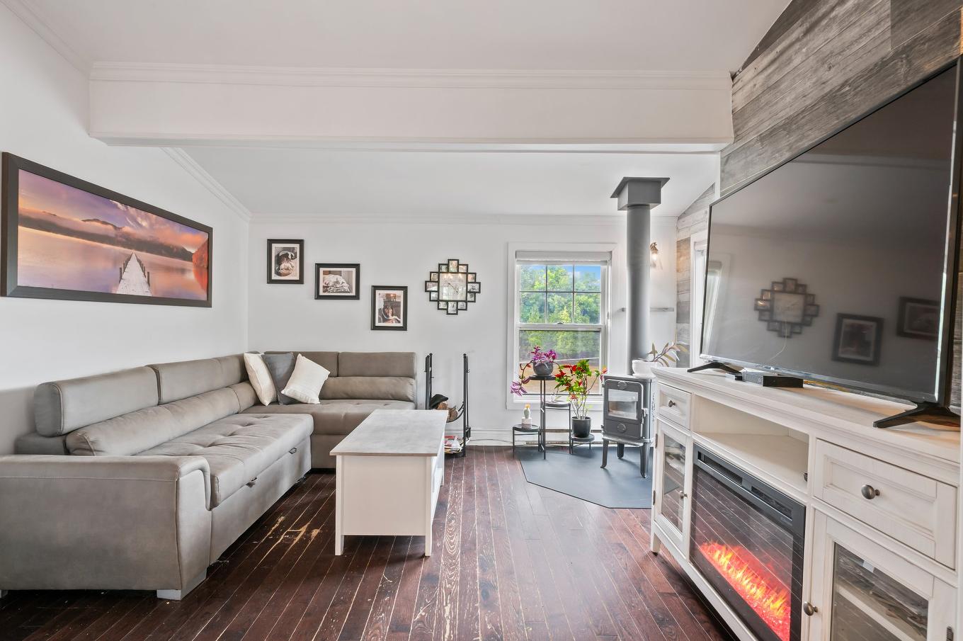 Salon - 3620 Côte De Terrebonne, Terrebonne (Terrebonne), QC - Indoor Photo Showing Living Room