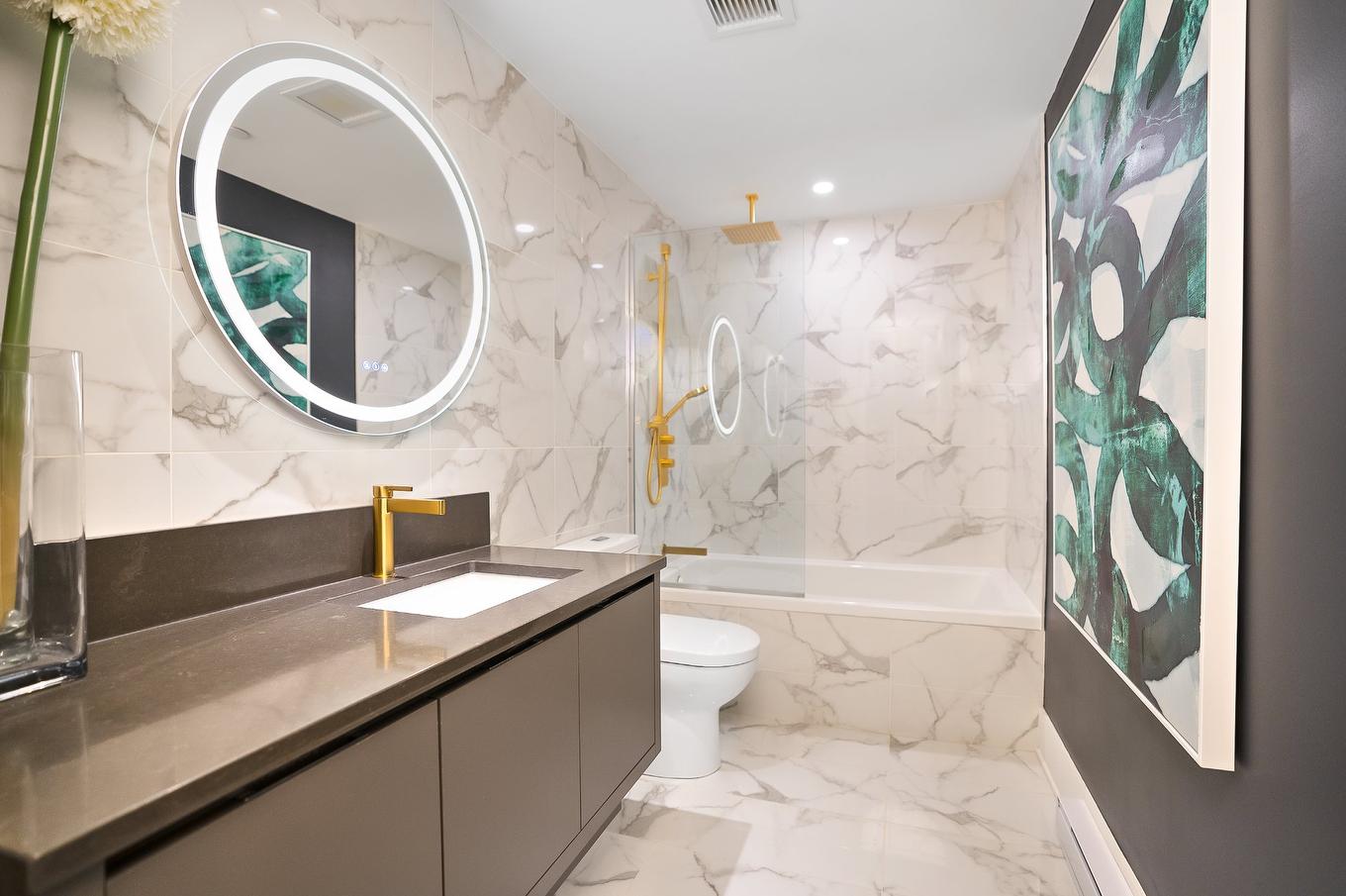 Salle de bains - 702-360 Rue Atateken, Montréal (Ville-Marie), QC - Indoor Photo Showing Bathroom