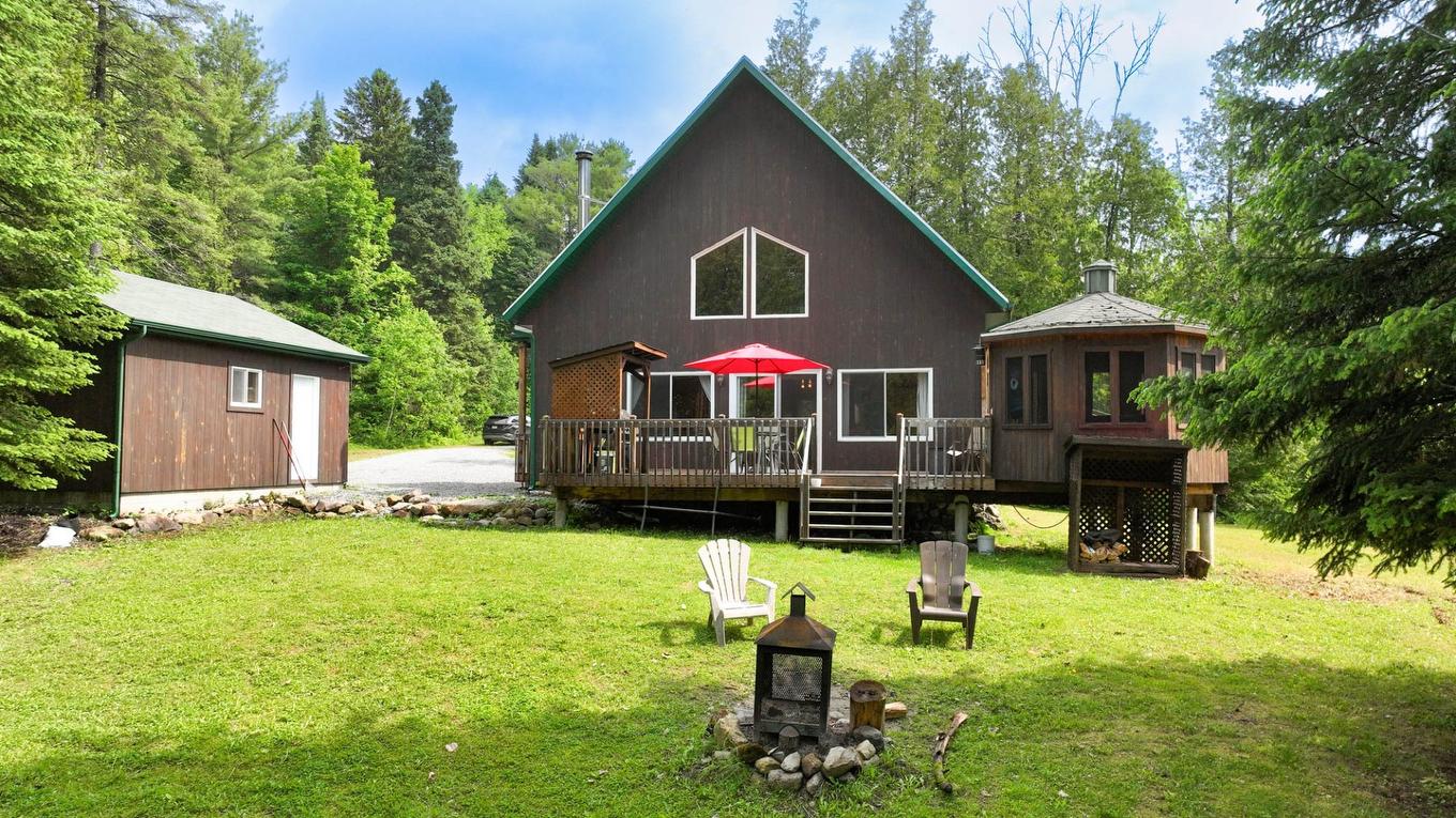 Face arrière - 1820 Rue Du Cerf, Chertsey, QC - Outdoor With Deck Patio Veranda