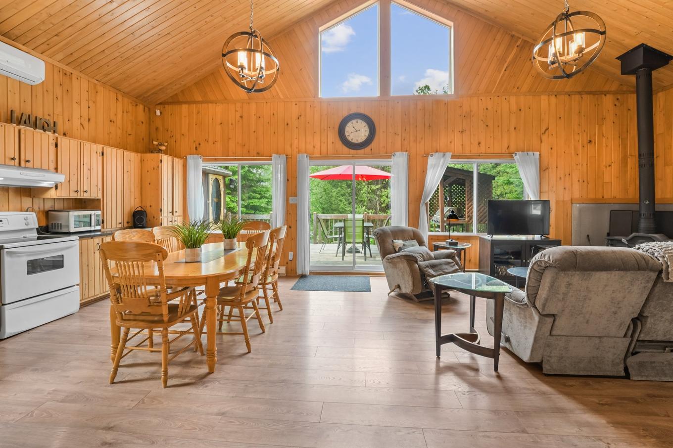 Salle à manger - 1820 Rue Du Cerf, Chertsey, QC - Indoor Photo Showing Other Room