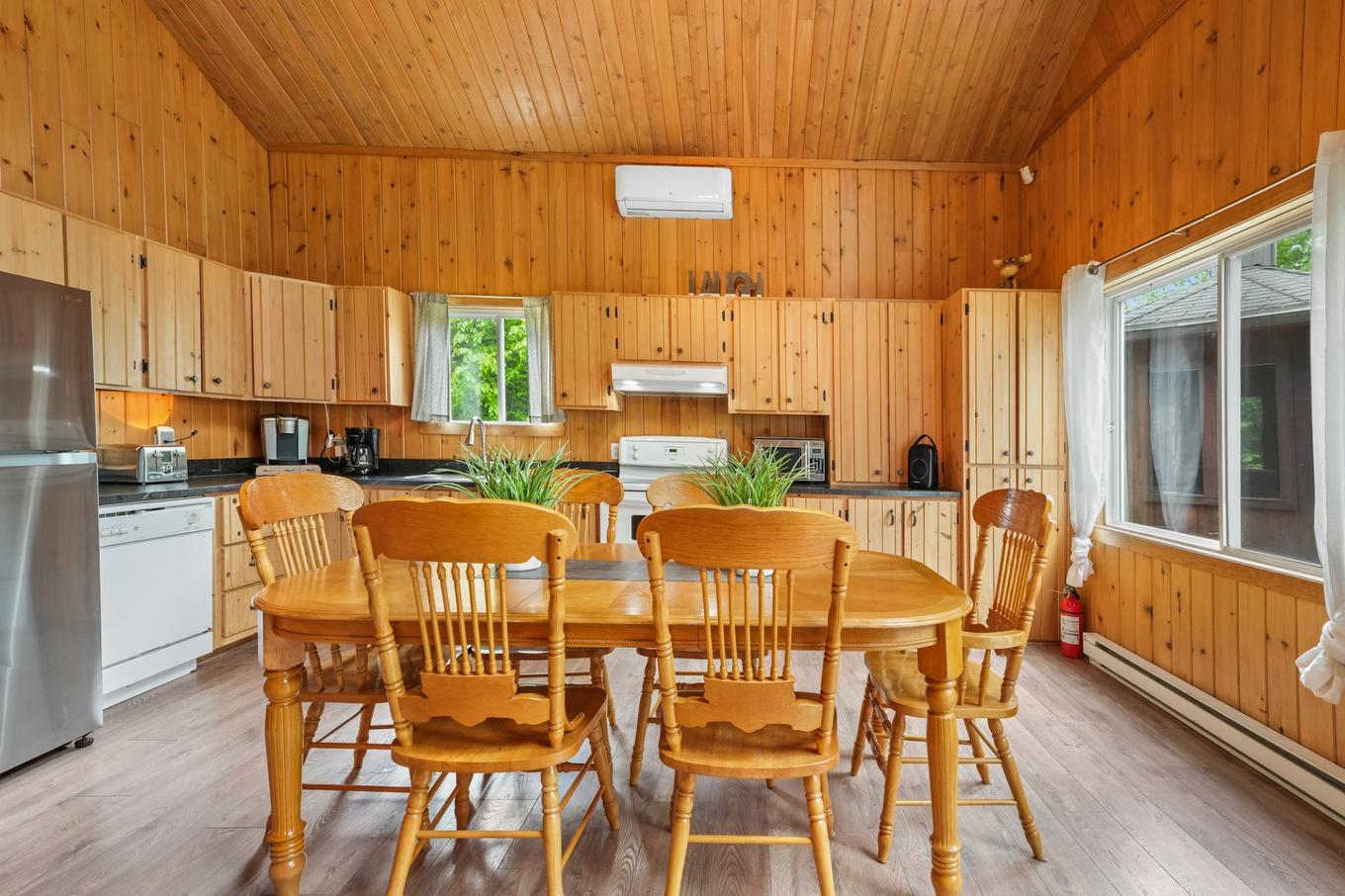 Salle à manger - 1820 Rue Du Cerf, Chertsey, QC - Indoor Photo Showing Other Room