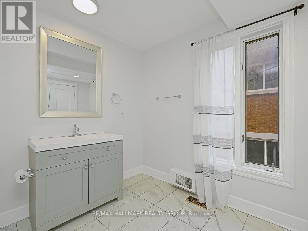 193 Gladu Street, Ottawa, ON - Indoor Photo Showing Bathroom