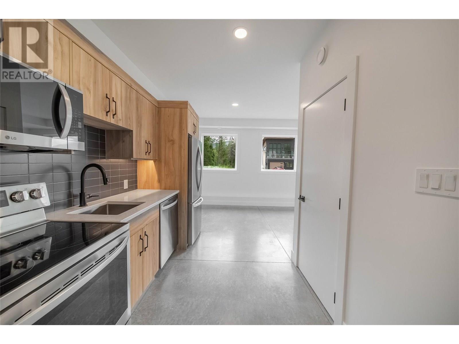 2 Huckleberry Place, Fernie, BC - Indoor Photo Showing Kitchen