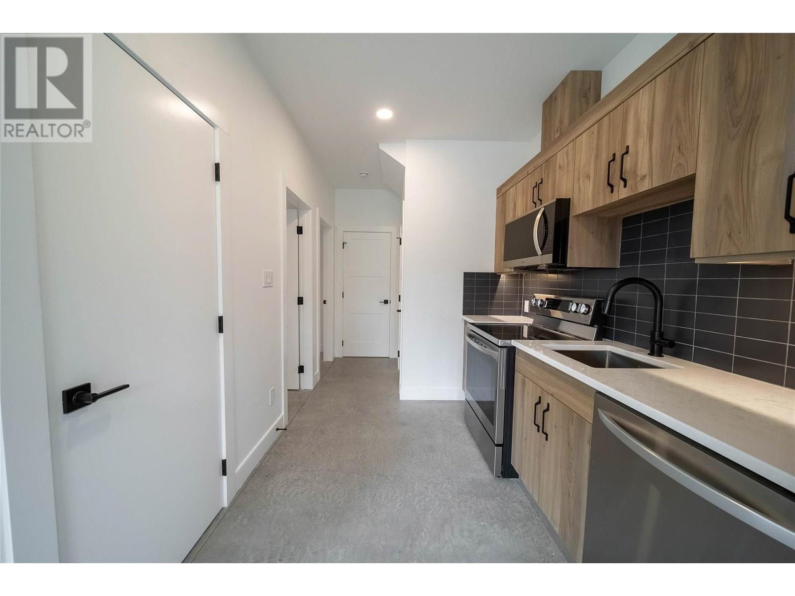 2 Huckleberry Place, Fernie, BC - Indoor Photo Showing Kitchen