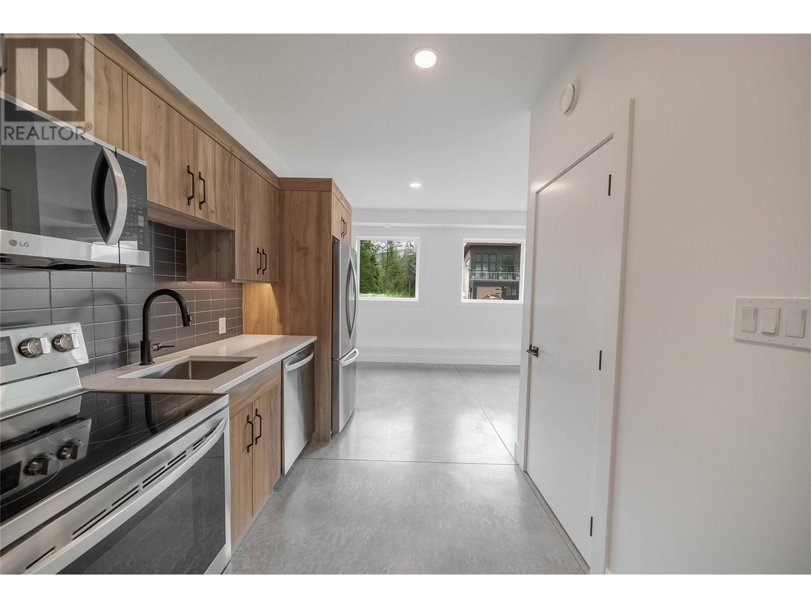 2 Huckleberry Place, Fernie, BC - Indoor Photo Showing Kitchen