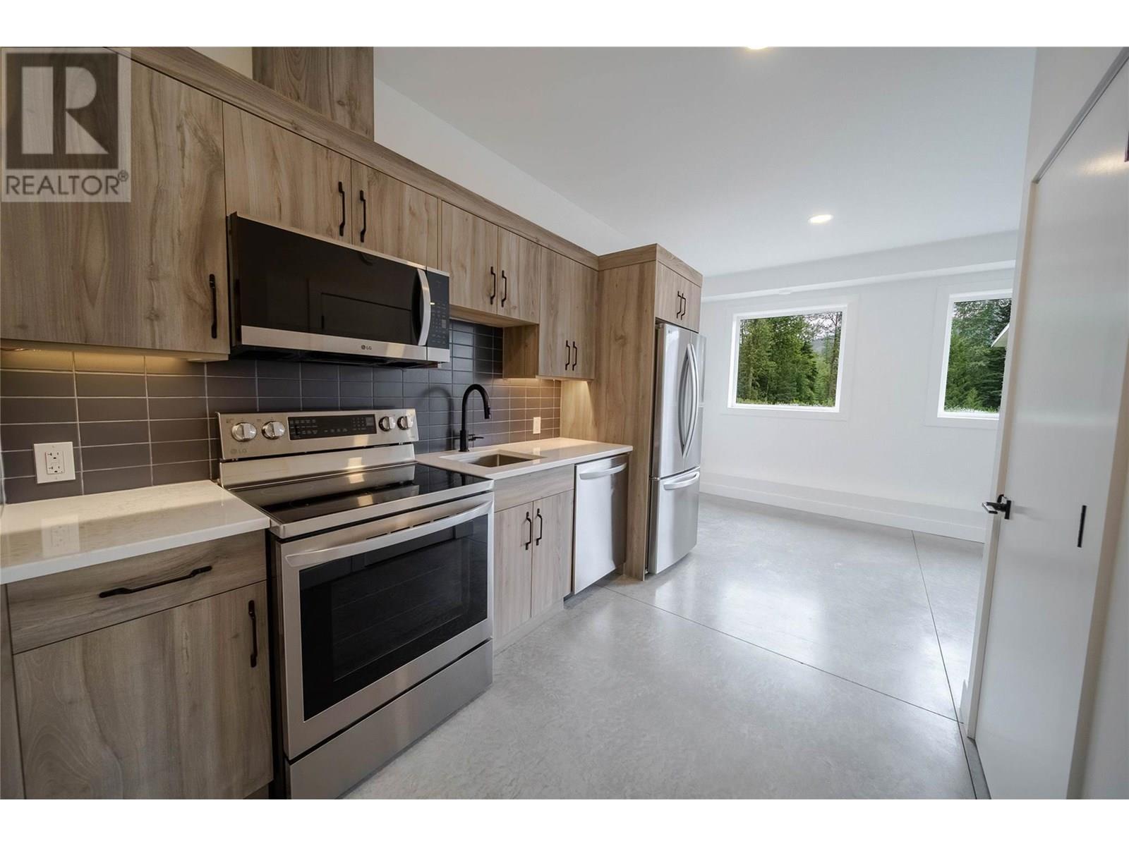 2 Huckleberry Place, Fernie, BC - Indoor Photo Showing Kitchen