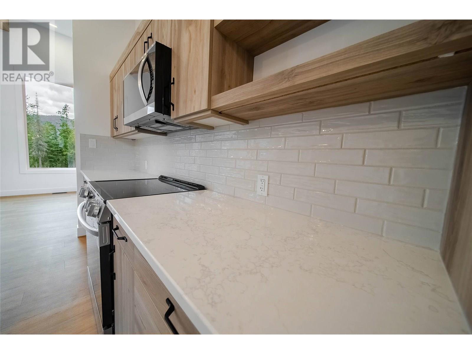 2 Huckleberry Place, Fernie, BC - Indoor Photo Showing Kitchen