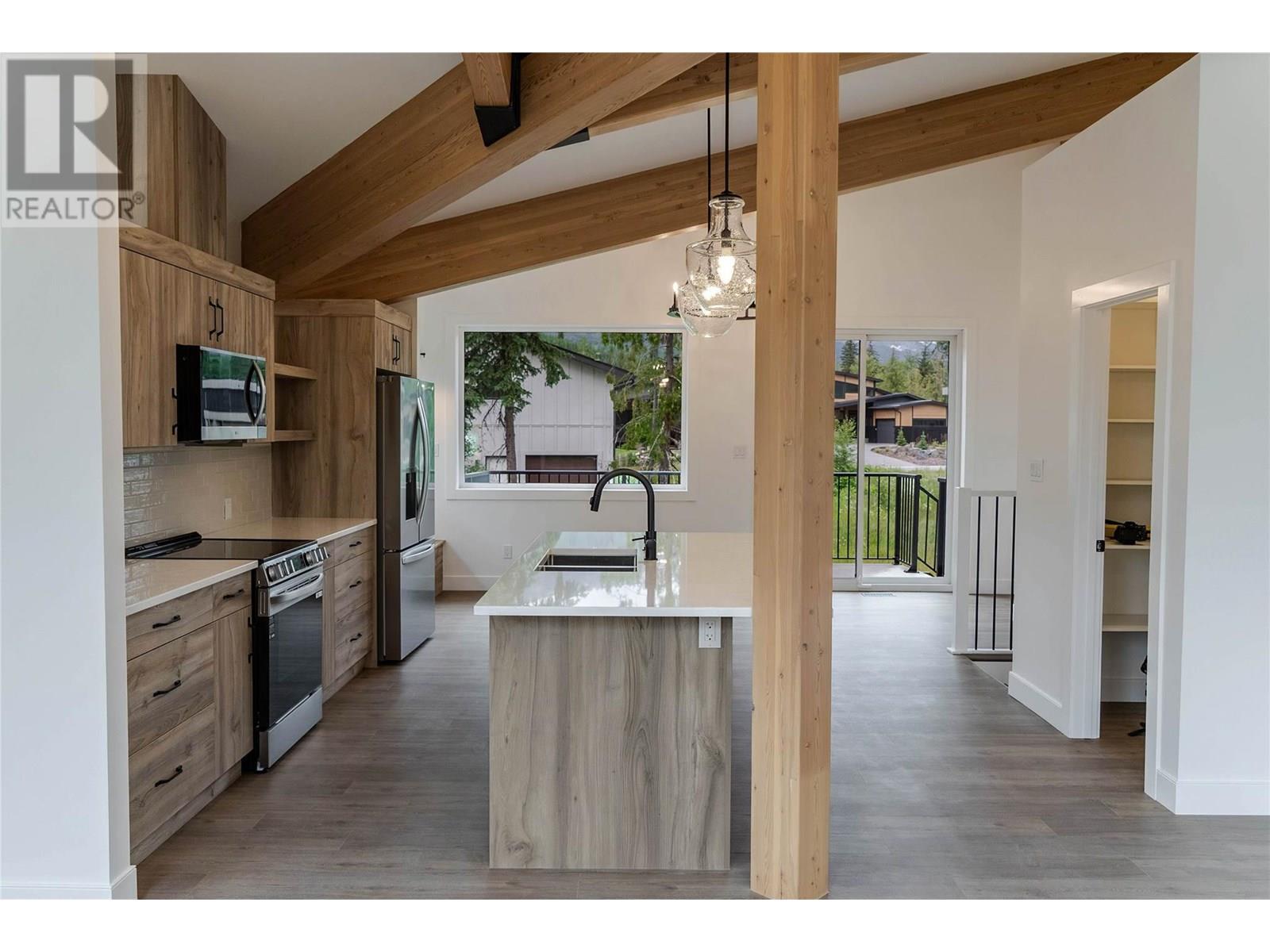 2 Huckleberry Place, Fernie, BC - Indoor Photo Showing Kitchen