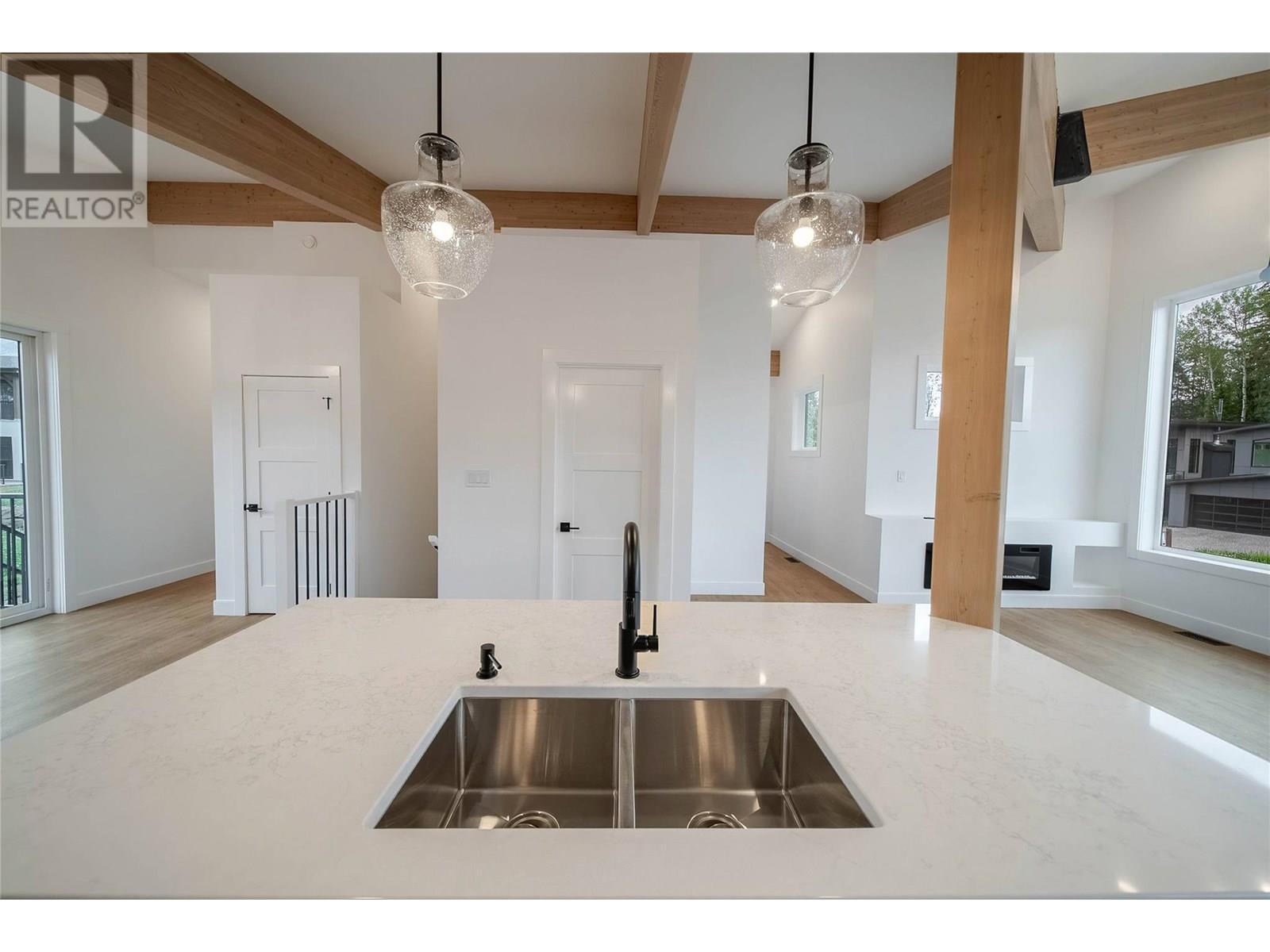 2 Huckleberry Place, Fernie, BC - Indoor Photo Showing Kitchen