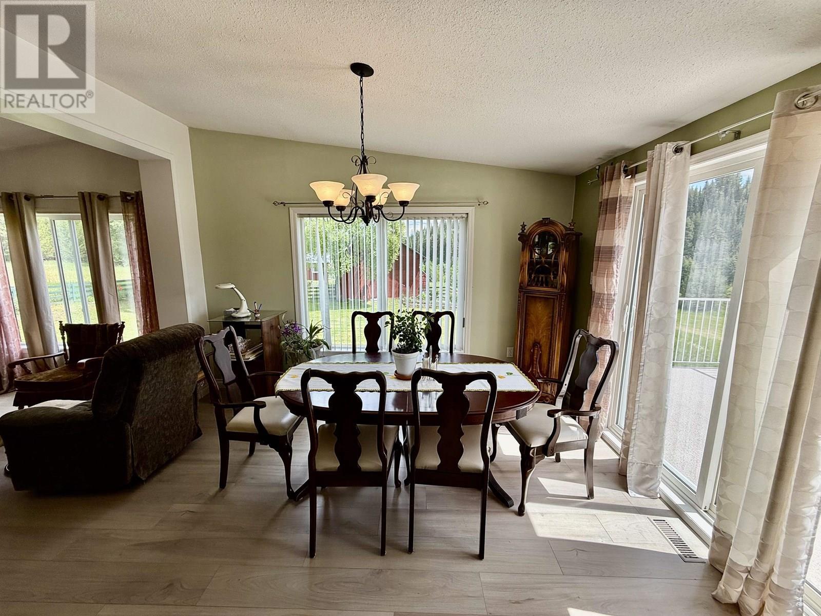 5307 Canim Hendrix Lake Road, 100 Mile House, BC - Indoor Photo Showing Dining Room
