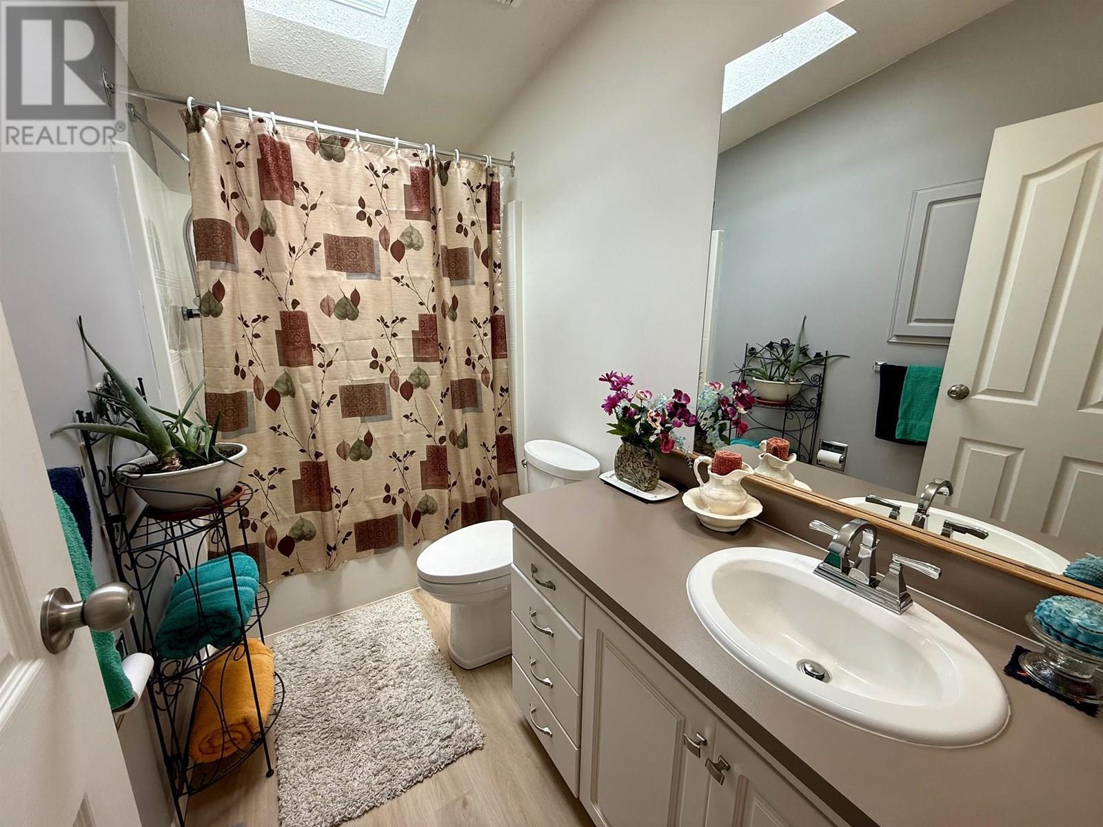 5307 Canim Hendrix Lake Road, 100 Mile House, BC - Indoor Photo Showing Bathroom