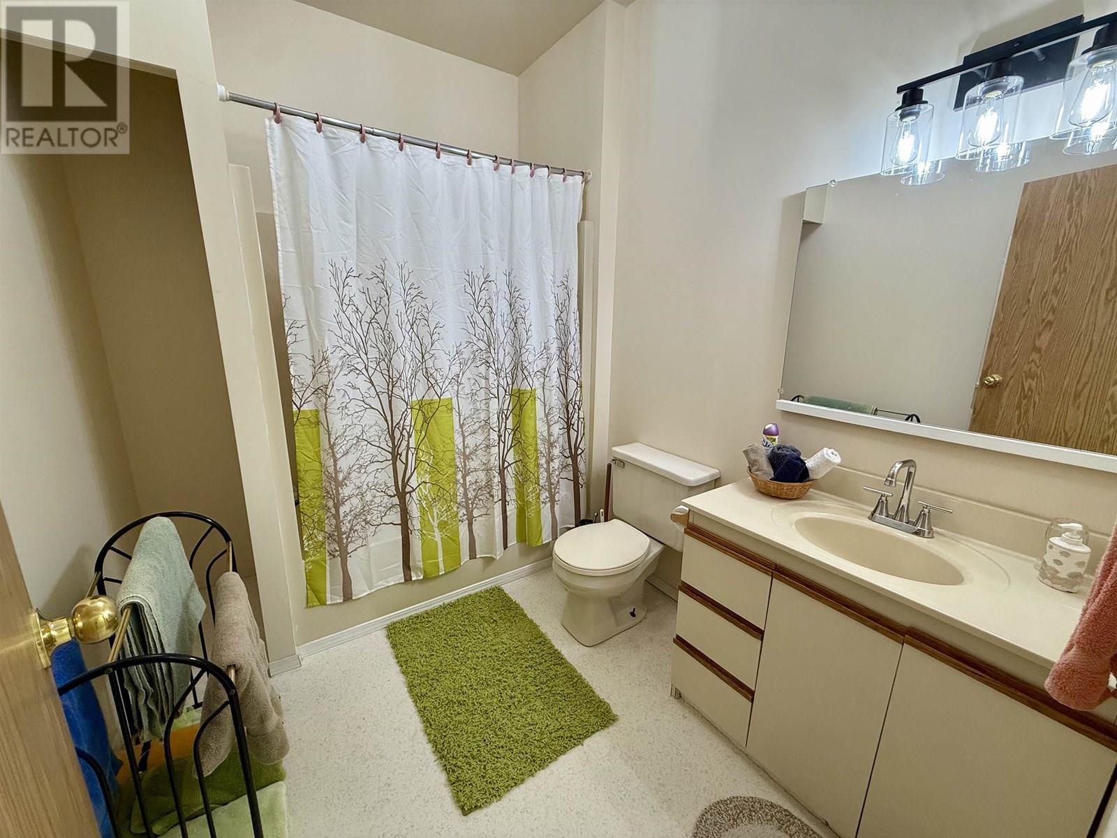 5307 Canim Hendrix Lake Road, 100 Mile House, BC - Indoor Photo Showing Bathroom