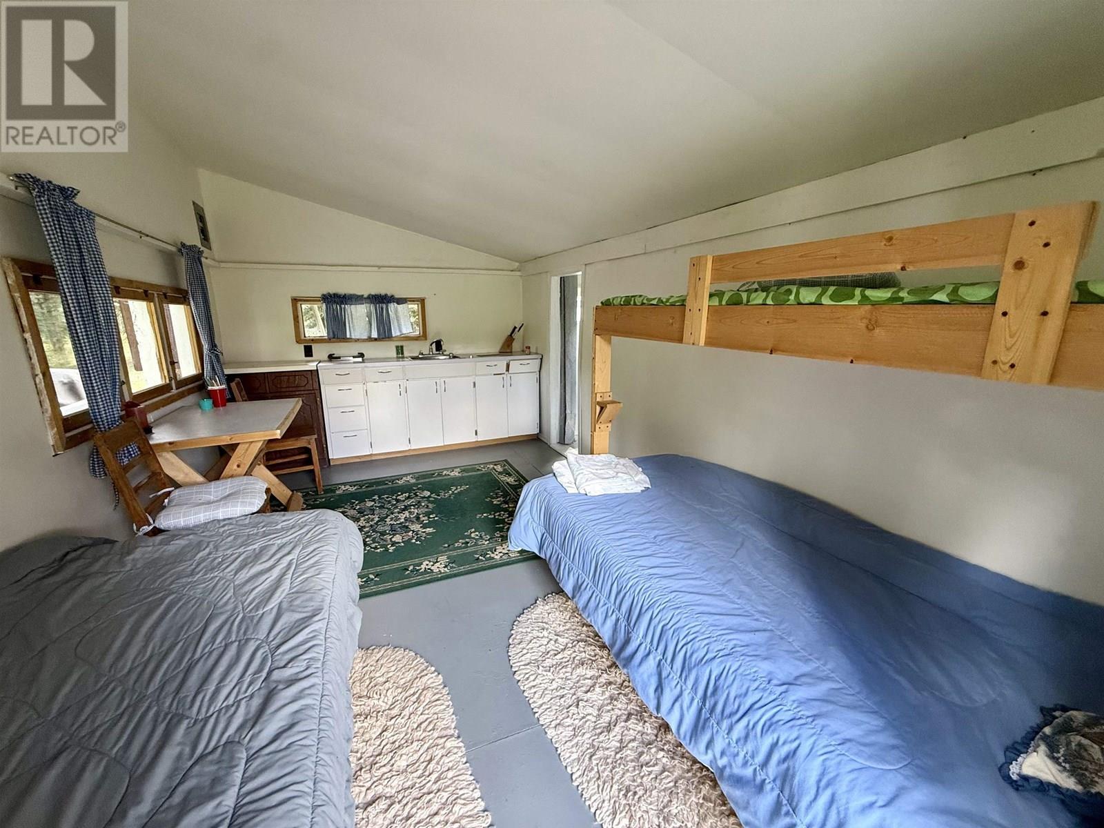 5307 Canim Hendrix Lake Road, 100 Mile House, BC - Indoor Photo Showing Bedroom