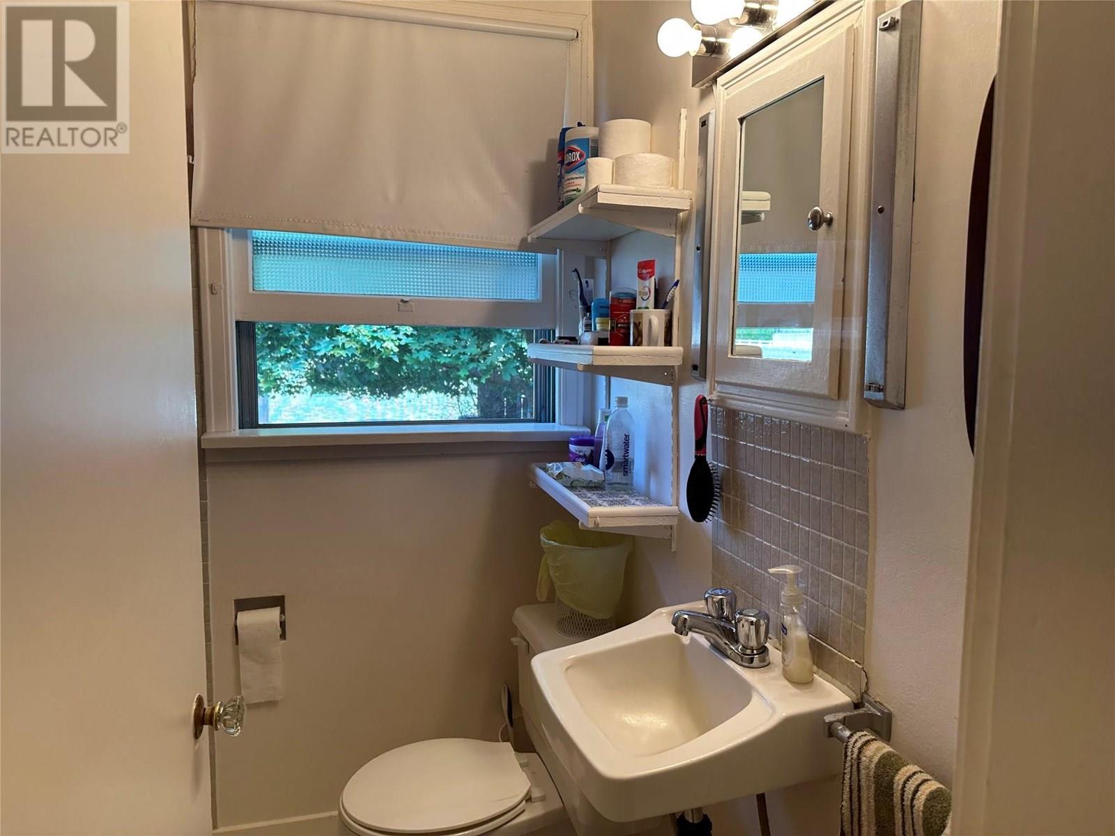 1348 Cedar Street, Okanagan Falls, BC - Indoor Photo Showing Bathroom