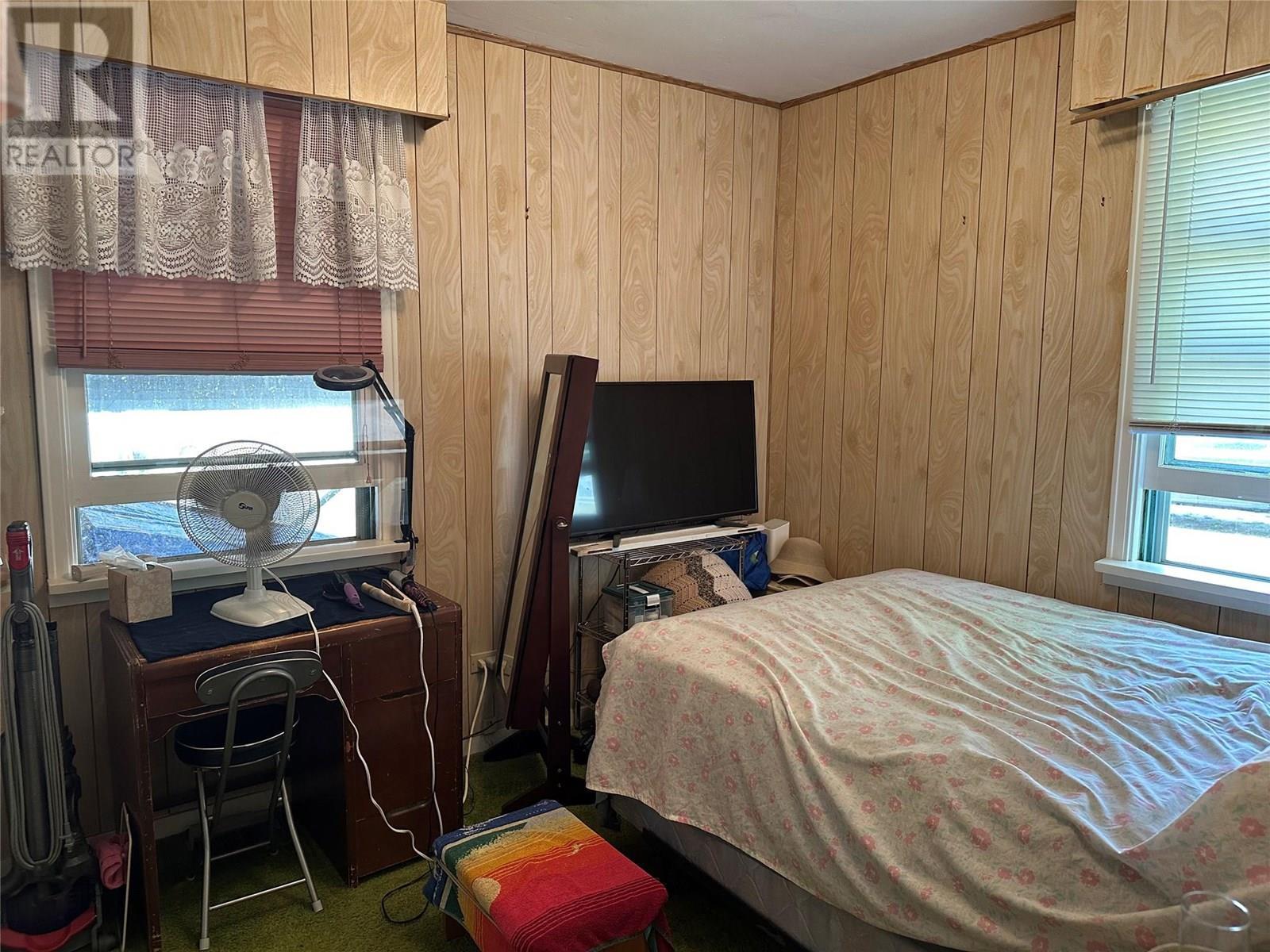 1348 Cedar Street, Okanagan Falls, BC - Indoor Photo Showing Bedroom
