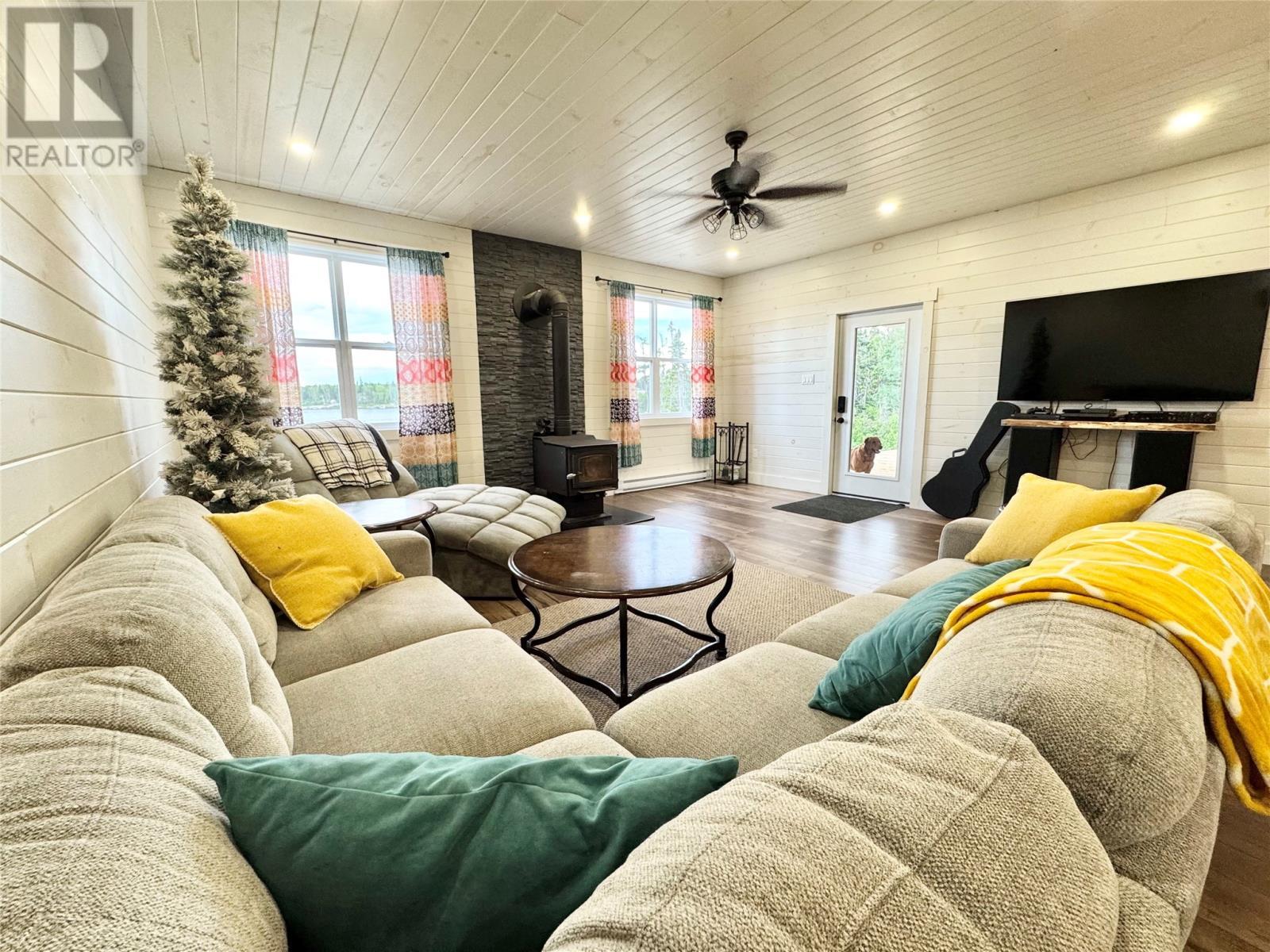 0 Pikes Pond, Gander, NL - Indoor Photo Showing Living Room