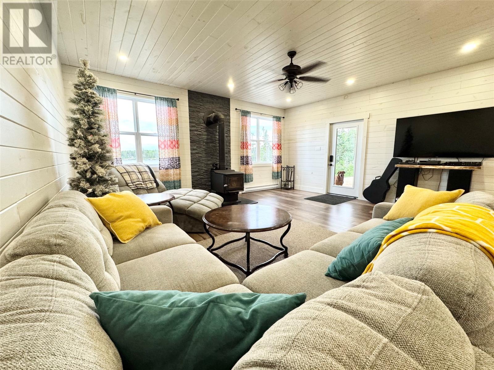 0 Pikes Pond, Gander, NL - Indoor Photo Showing Living Room