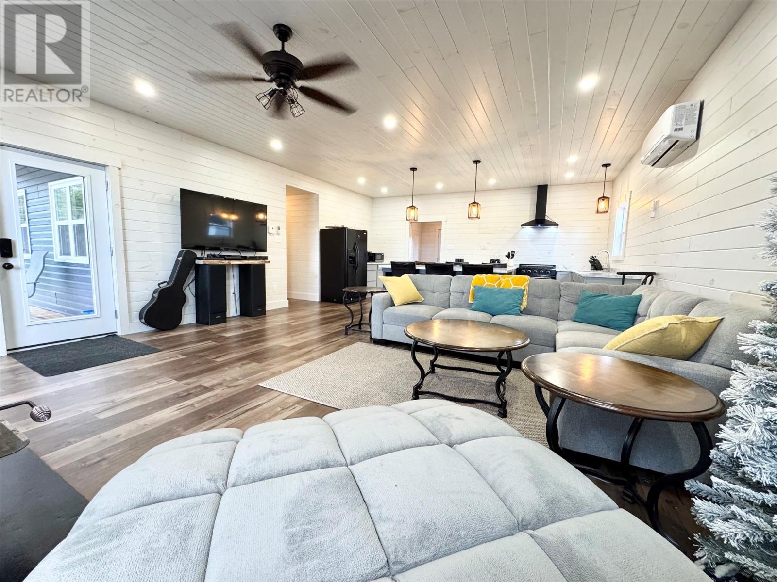 0 Pikes Pond, Gander, NL - Indoor Photo Showing Living Room