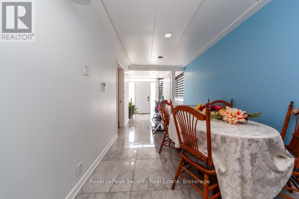 44 Woodgate Drive, Toronto, ON - Indoor Photo Showing Dining Room