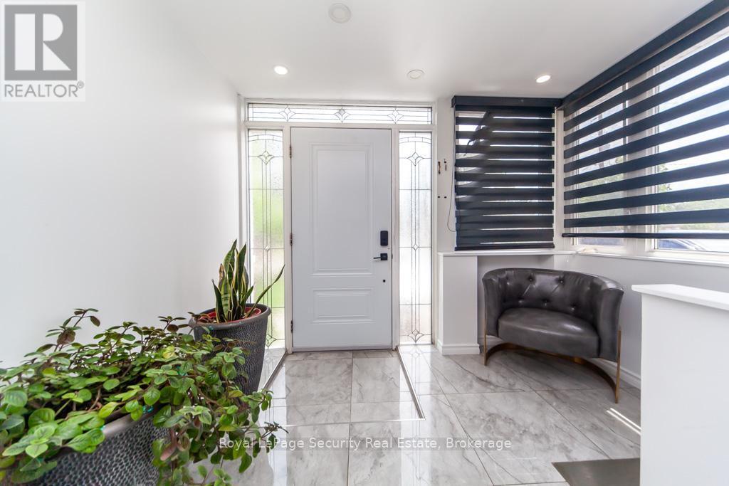 44 Woodgate Drive, Toronto, ON - Indoor Photo Showing Other Room