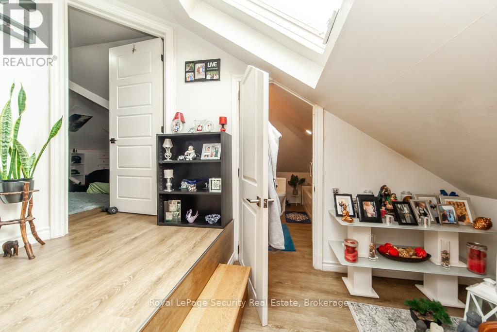 44 Woodgate Drive, Toronto, ON - Indoor Photo Showing Other Room